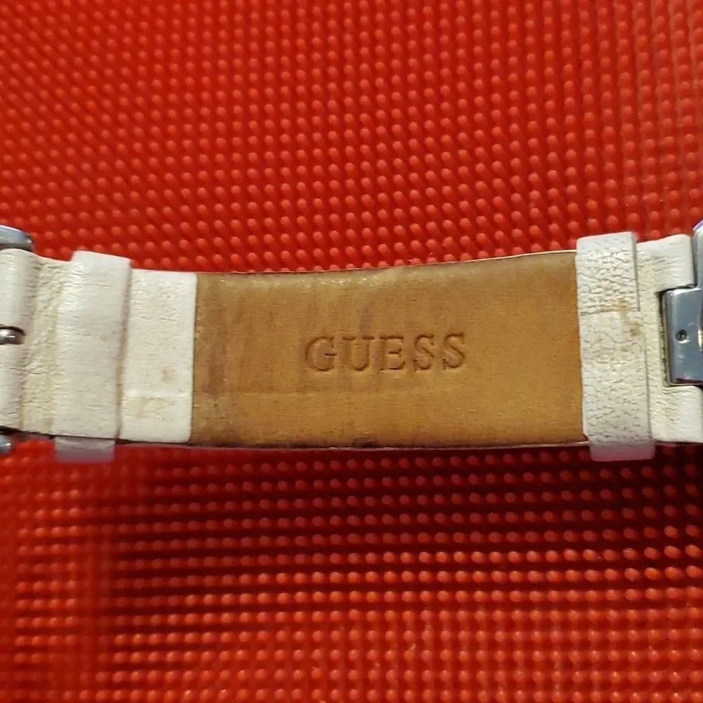 Guess‎ G75877L Mother of Pearl & Diamond Quartz Analog Ladies Watch